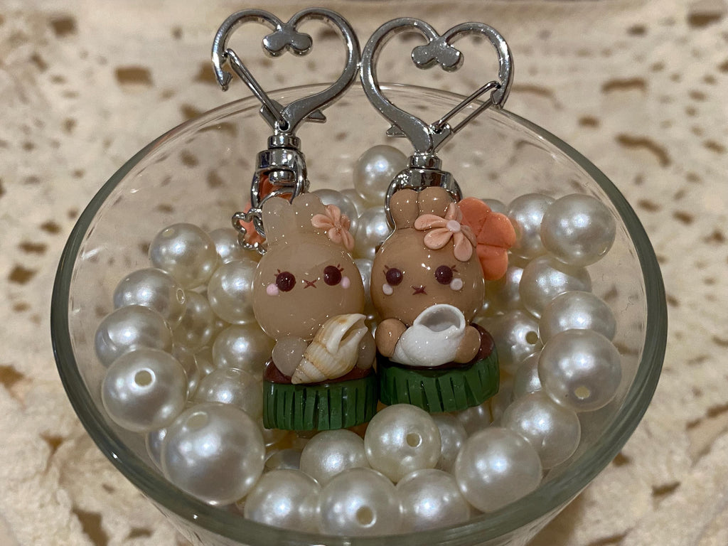 Kali and Kauna, the Hawaiian bunny keychains